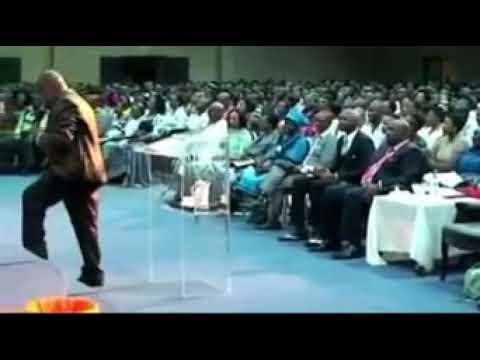 Dr Sd Gumbi singing Uyini Umuntu