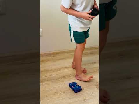 Дитяча іграшка антигравітаційна машинка на пульті управління, іграшка для дітей машинка їздить по стінах, видео 1