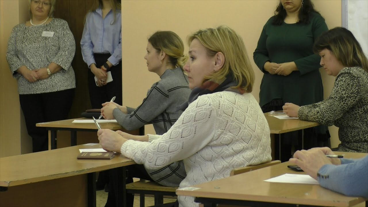 раздевают в школе