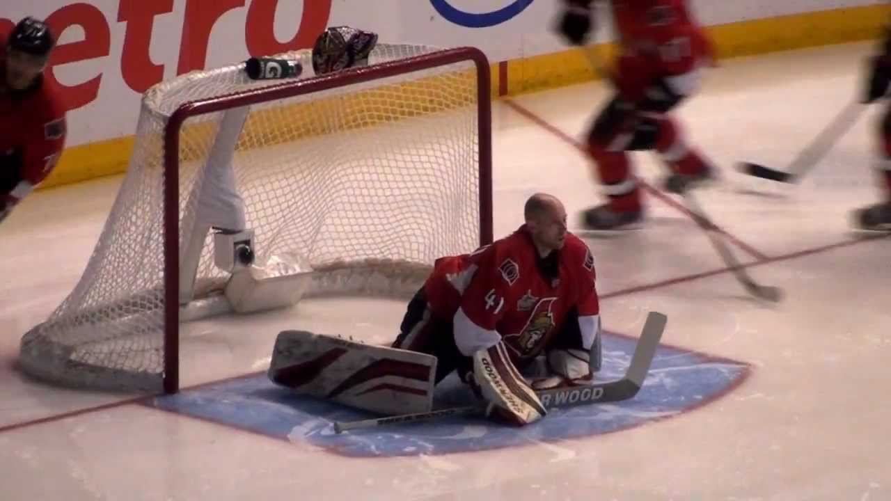 Craig Anderson warms up during the Capitals @ Senators hockey game - YouTube