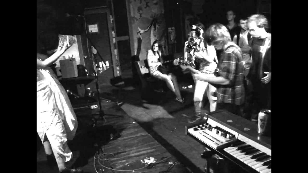 Dikes of Holland - "BRAINDEAD IN THE U.S.A." (live music video)