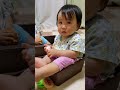 双子姉弟、同じように遊んでると思いきや…