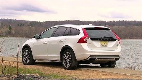 2015.5 Volvo V60 Cross Country - TestDriveNow.com Review by Auto Critic Steve Hammes | TestDriveNow