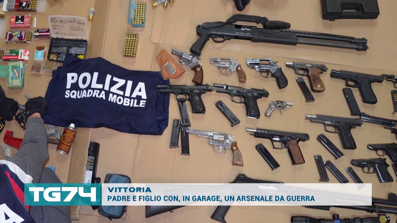 VITTORIA   PADRE E FIGLIO CON, IN GARAGE, UN ARSENALE DA GUERRA