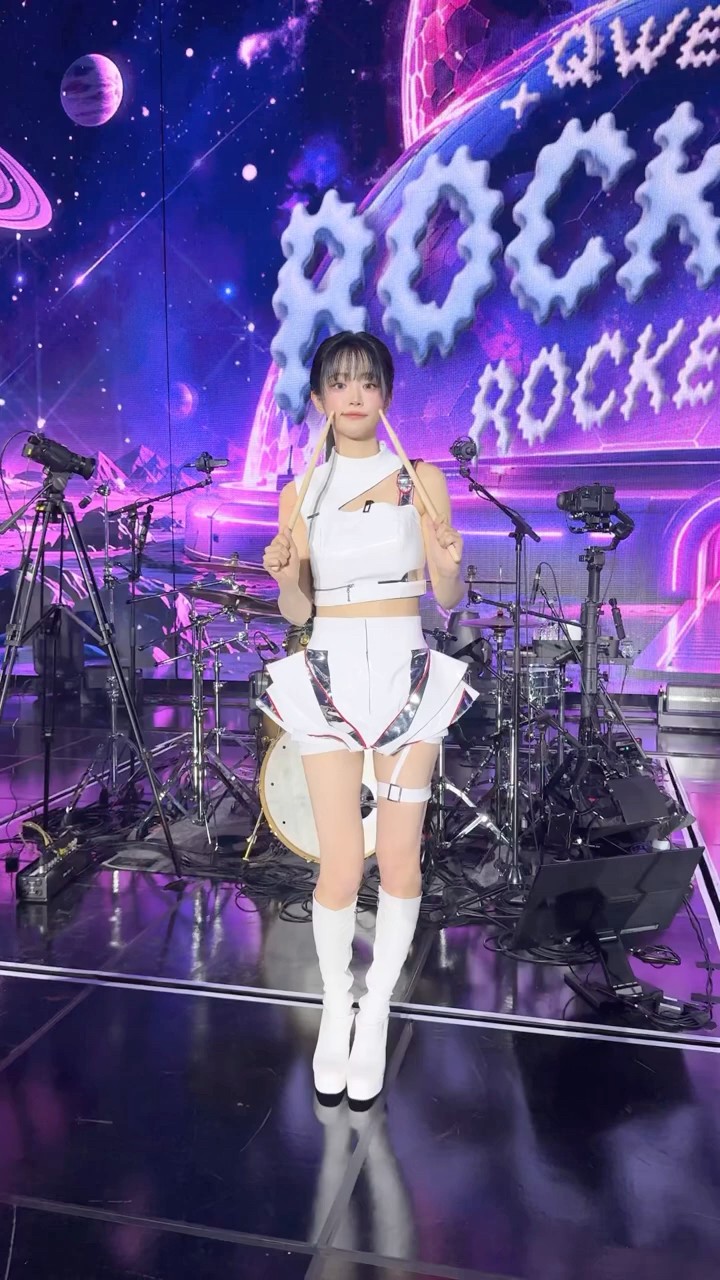 ホワイトスカイヴァール　フルコーデ I'm going to be a cheese ball🧀 - YouTube