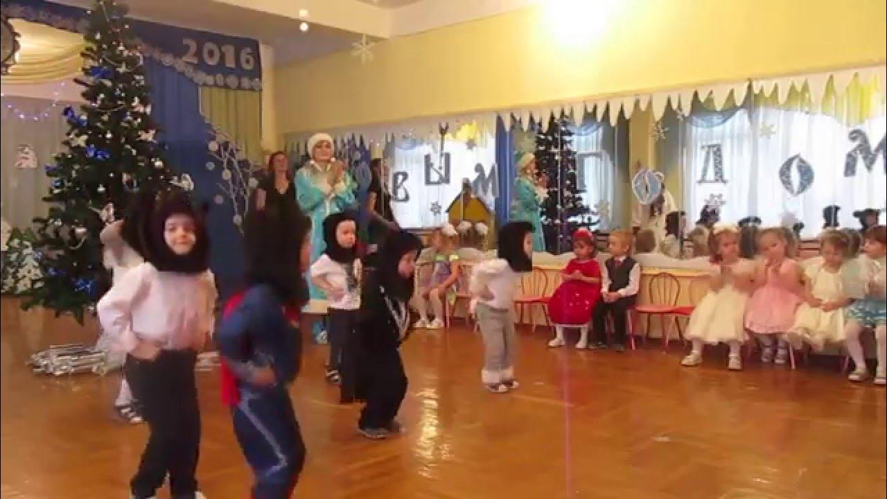 утренник танец медведь. мишка в садик на утренник. медведь на утреннике в детском саду. танцы на новый год для младшей группы. танец мишек на новый год.