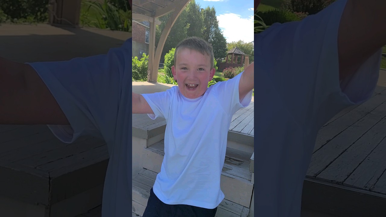 Young Hugz the Clown Animatronic IMPOSTER! | Spirit Halloween | 