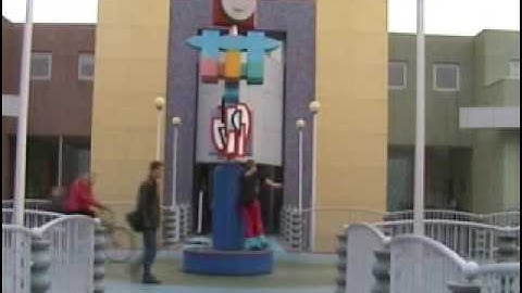 The Life of a Deconstructivist