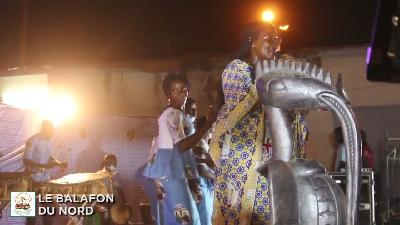 Kpelefolo Carine avec balafon du nord