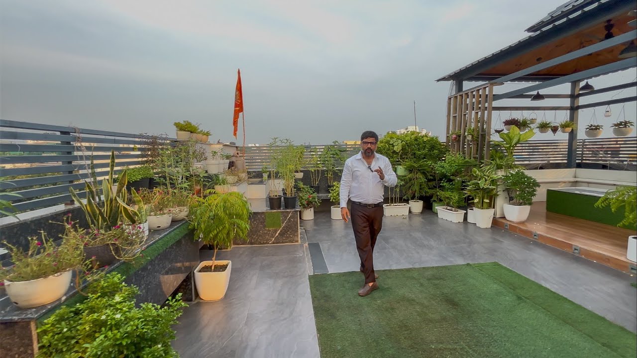 ❒ 210 sq.yards Top Floor Corner [ with Roof ] Builder Floors in Dwarka - Sector 8, Dwarka