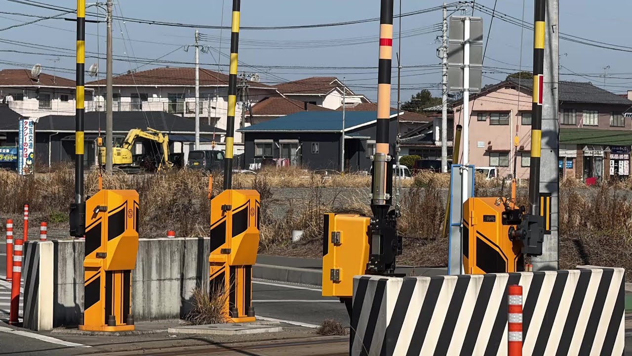 【踏切】熊本電鉄にある遮断器が中央に集結している珍しい踏切【熊本電鉄】