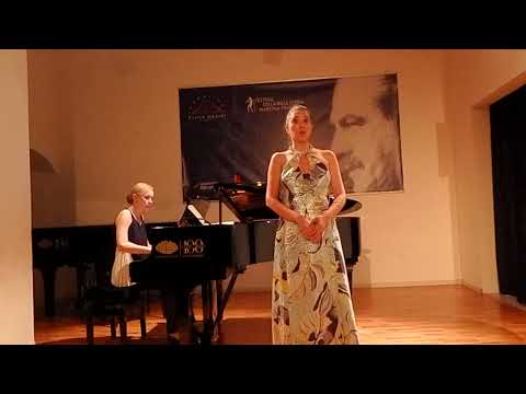 Видео: R.Strauss Ophelia Lieder op 67 n 3 - Josefine Göhmann (soprano) Liuba Gromoglasova (piano)