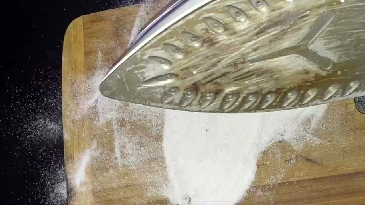 How to clean an iron box #cleaning #iron #triks😃🤔🤔🤫