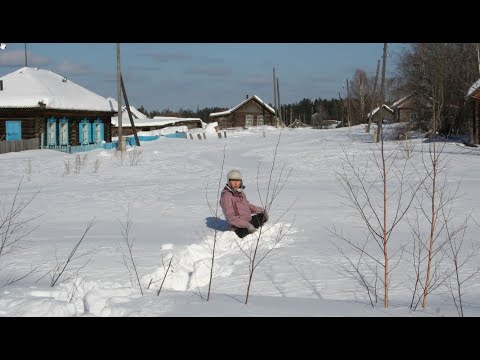 Живет один в глухой тайге с советским паспортом. Отрезанные снегом жители заброшенных деревень