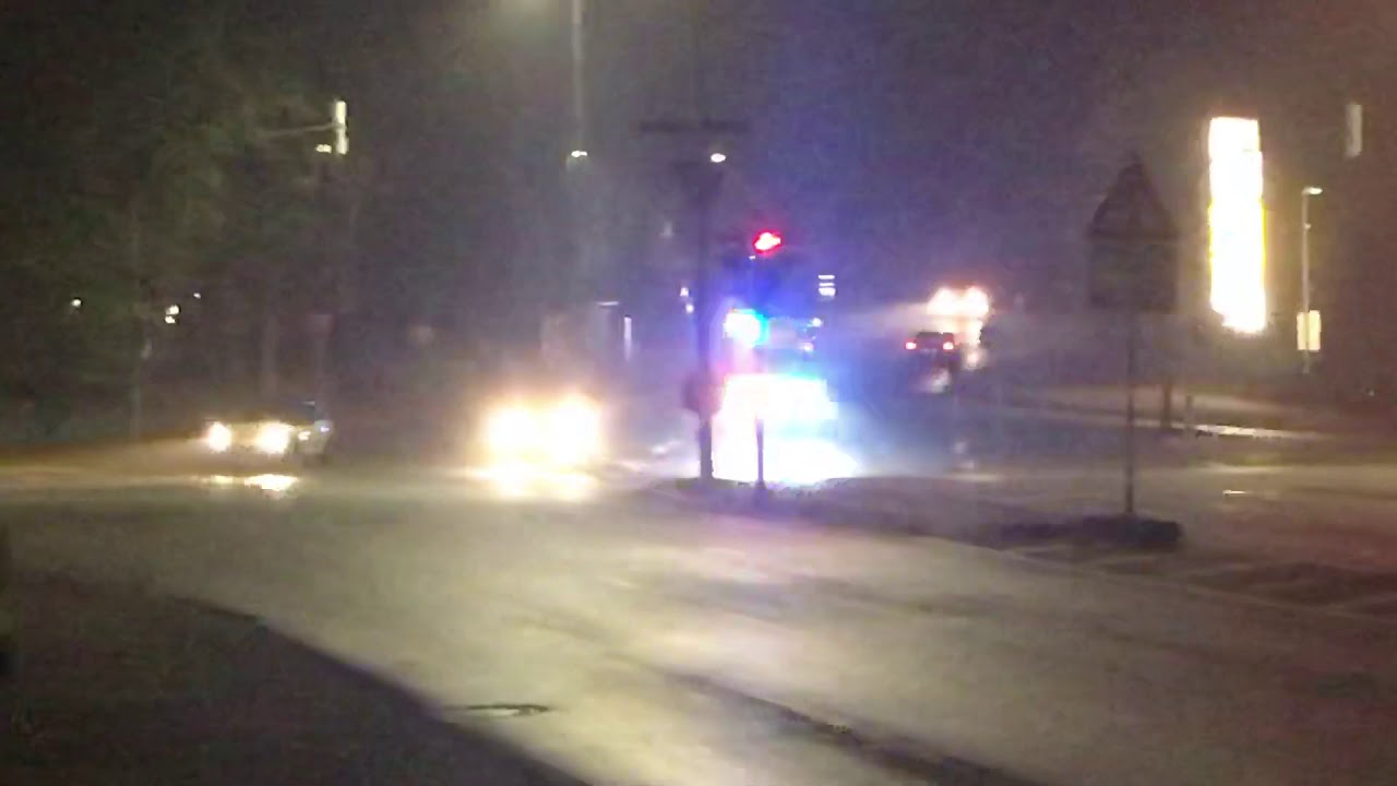 RTW mit Pressluft Stadtsignal Blaulicht