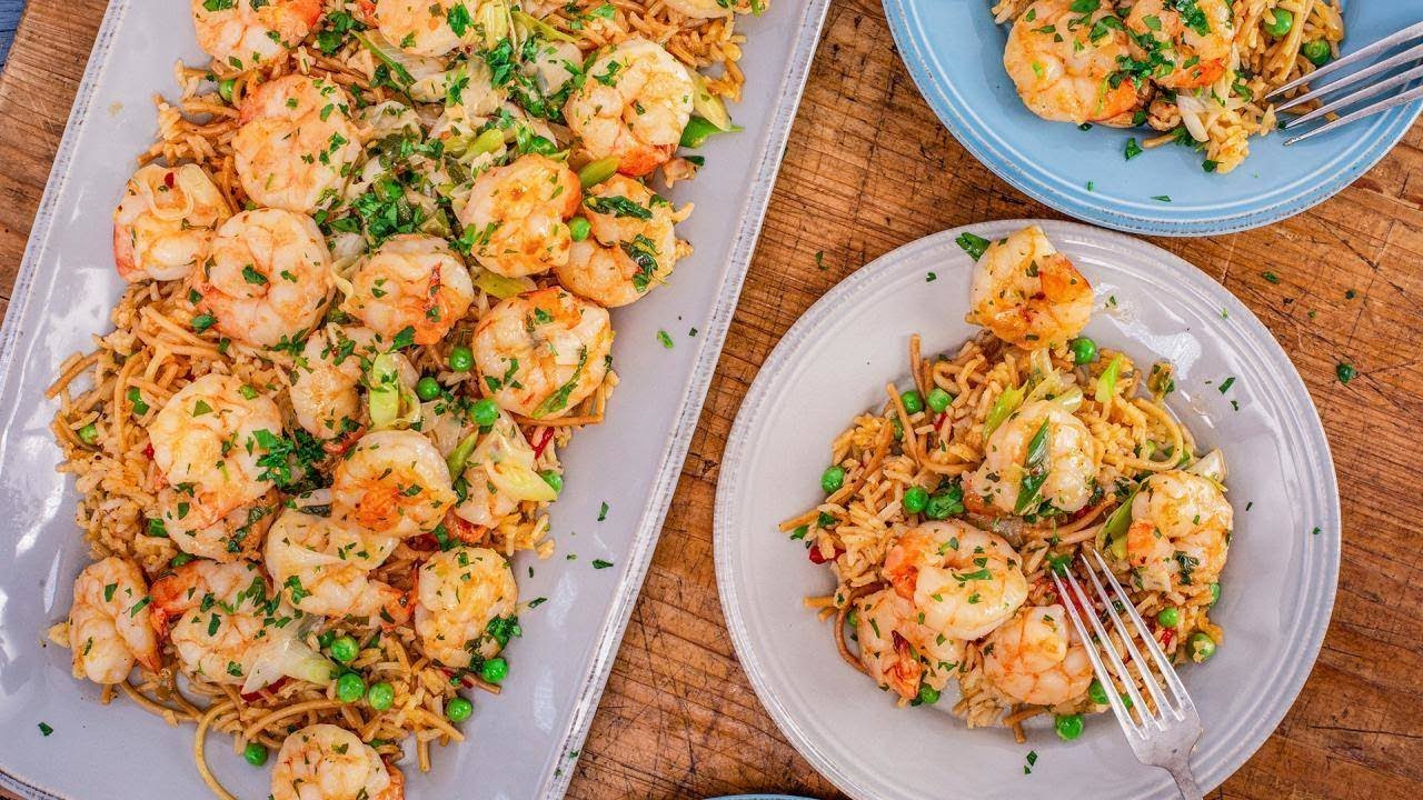 How To Make Spanish Shrimp Scampi & Pimento Rice with Peas By Rachael | Rachael Ray Show