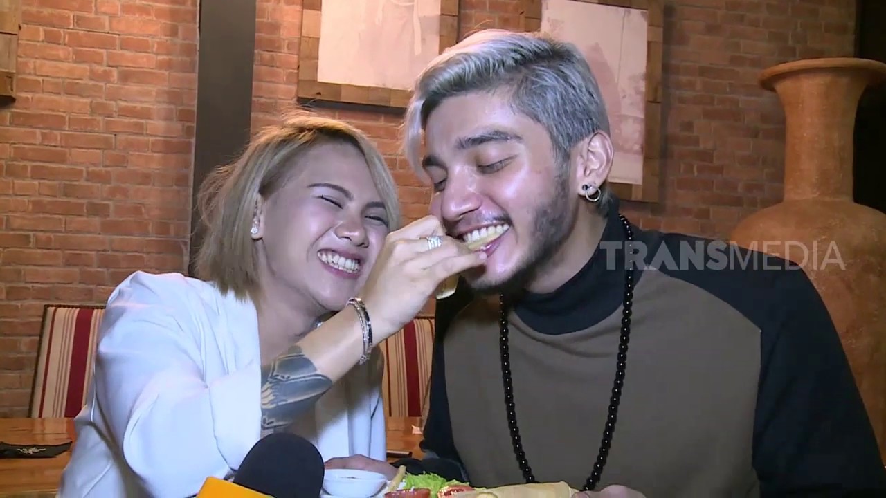 Evelyn & Isa Khan Merajut Cinta