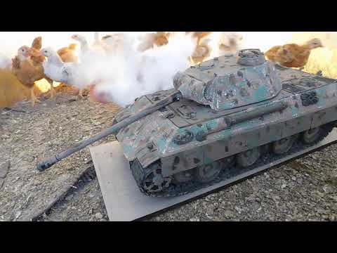 Страшный танк пантера из пластилина в курятнике