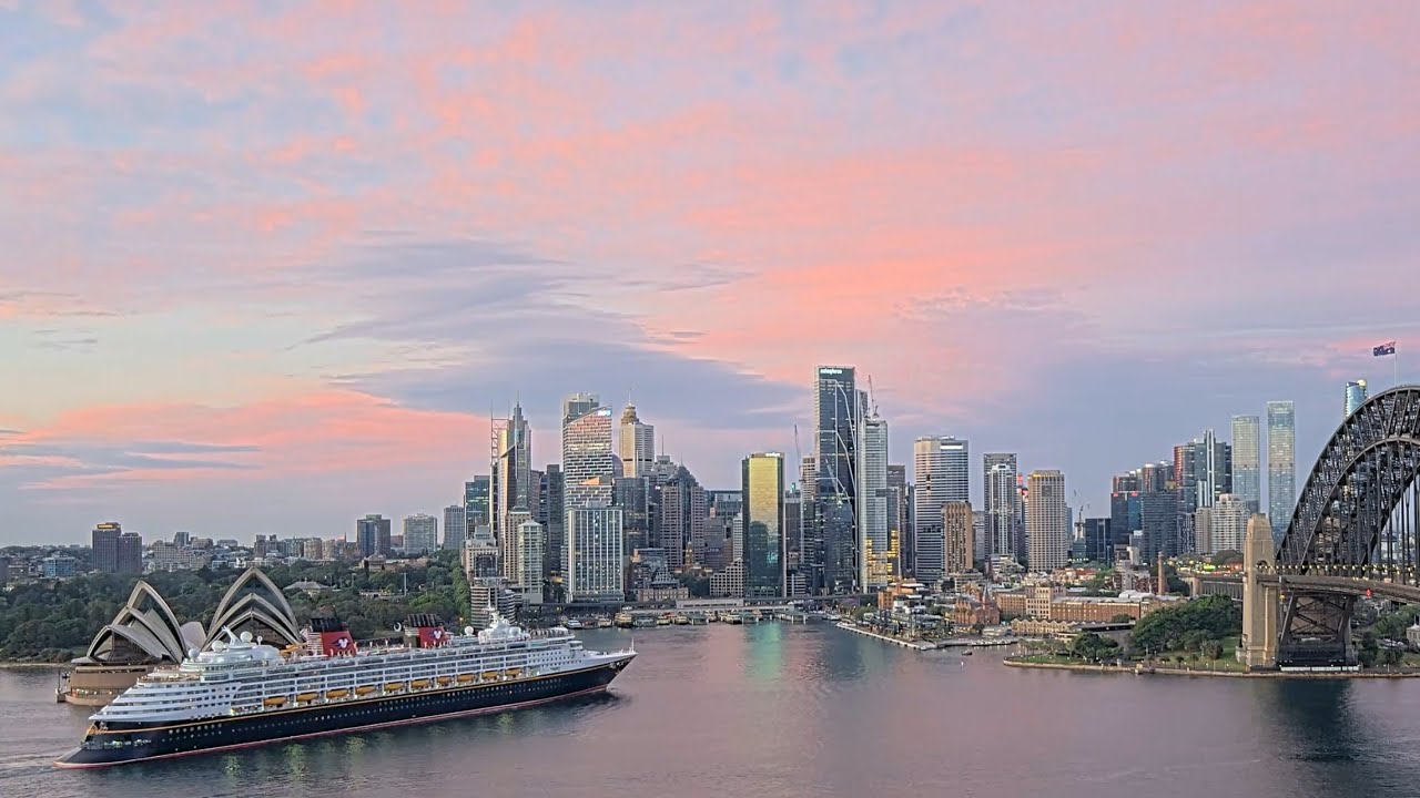 Disney Wonder arrives to a beautiful sunrise, Sydney Harbour 17.10.25