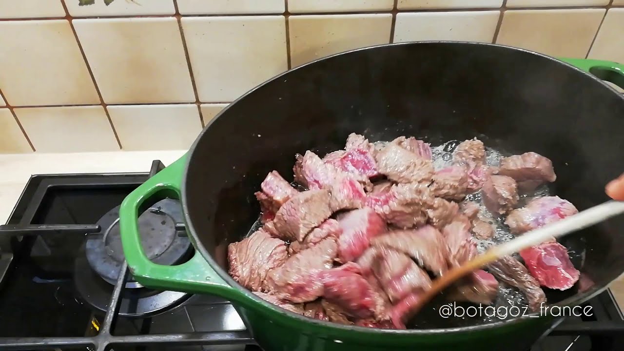 Мясо по-бургундски. Французская кухня / Готовим вместе! - YouTube