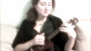 Video thumbnail of "Comes Love - Kirabelle Frabotta - ukulele"