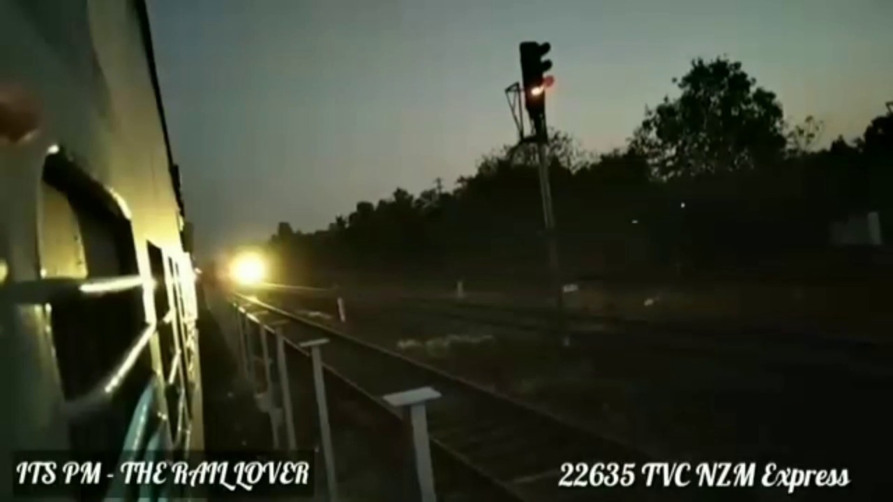 22633 Thiruvananthapuram H.Nizamuddin Superfast Express overtakes 11004
