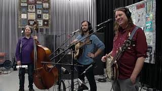 Henhouse Prowlers - Line the Avenues
https://henhouseprowlers.com
http://wncw.org
http://twitter.com/wncw
http://facebook.com/WNCW887
http://www.instagram.com/wncw_radio/
Henhouse Prowlers perform Line the Avenues live in Studio B
Recorded February 7th, 2025
Host: Joe Greene
Audio Engineer: Sean Rubin Henhouse Prowlers - Line the Avenues