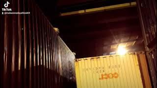 Proses muat Truk Trailler dalam pabrik PT.Musimmas Medan