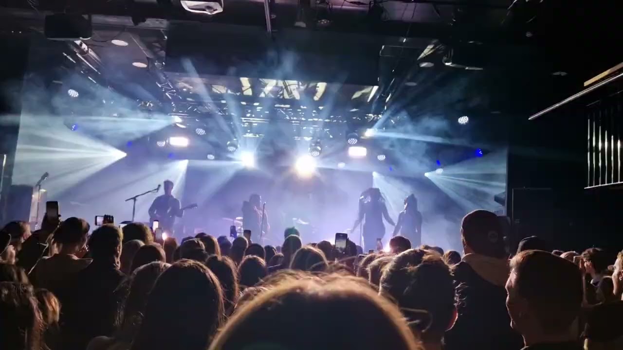 Zoe Wees - Ghost (opening Live @ Paradiso Noord)