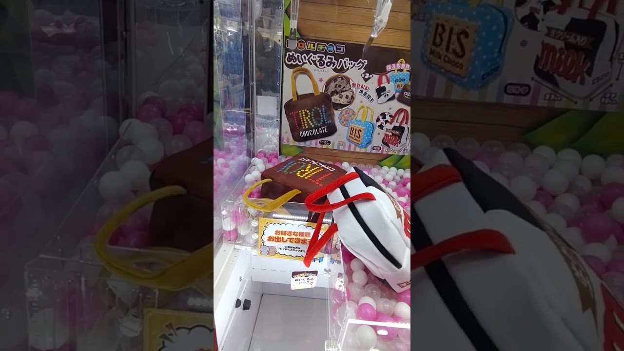 この瞬間がたまらない❗✨　チロルチョコバッグ