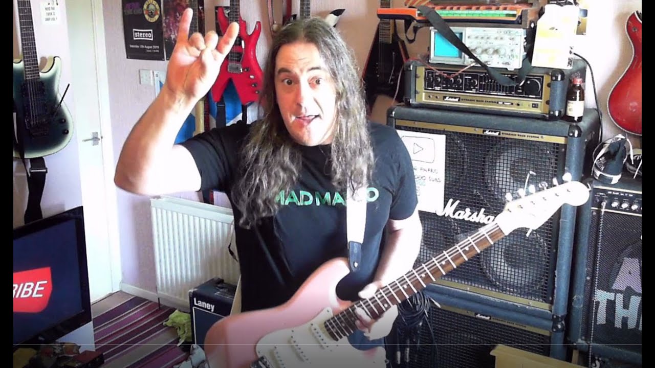 Squier bullet strat 2007 - YouTube