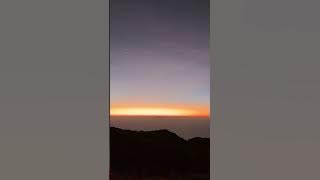 Hanya terdengar suara angin dan burung pagi itu dari atas gunung prau #pendaki #pendakiindonesia