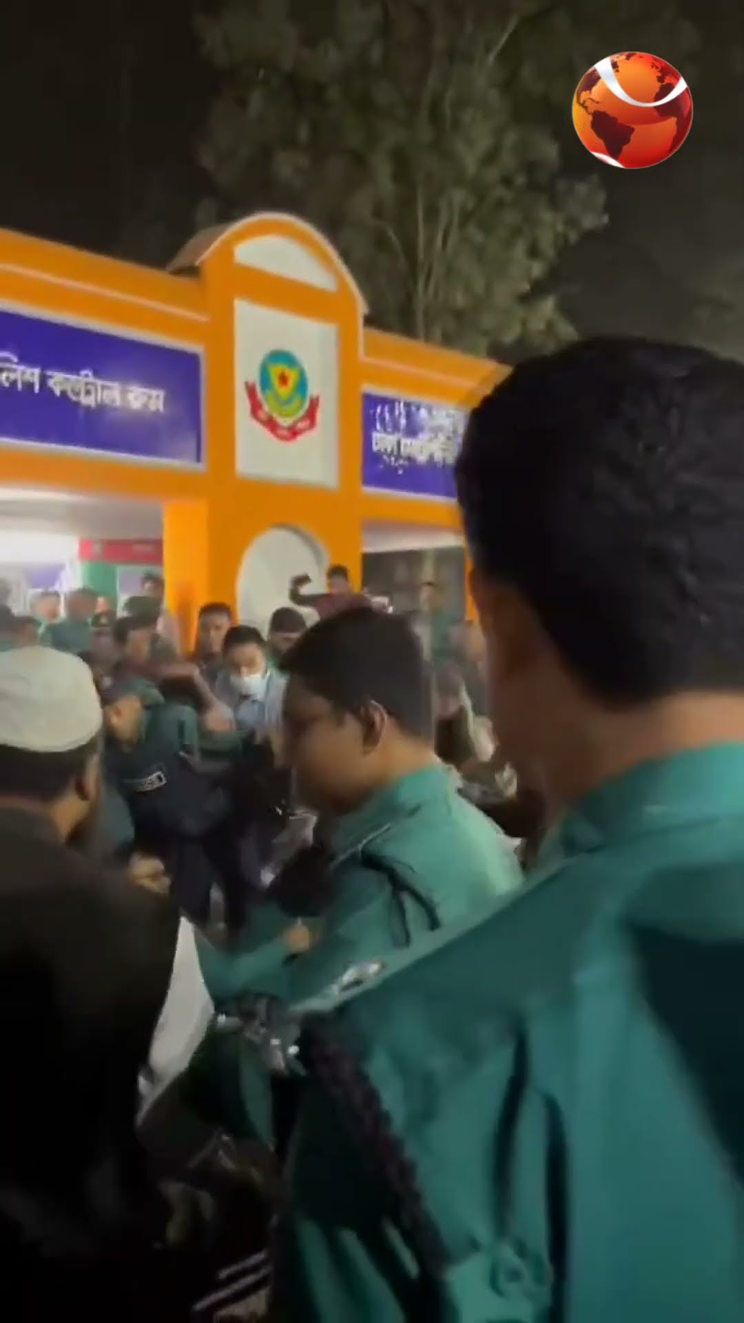 নিষিদ্ধ বই বিক্রি ও শতাব্দী ভবকে নিয়ে উত্তাল বই মেলা #channel24 #news #channel24news