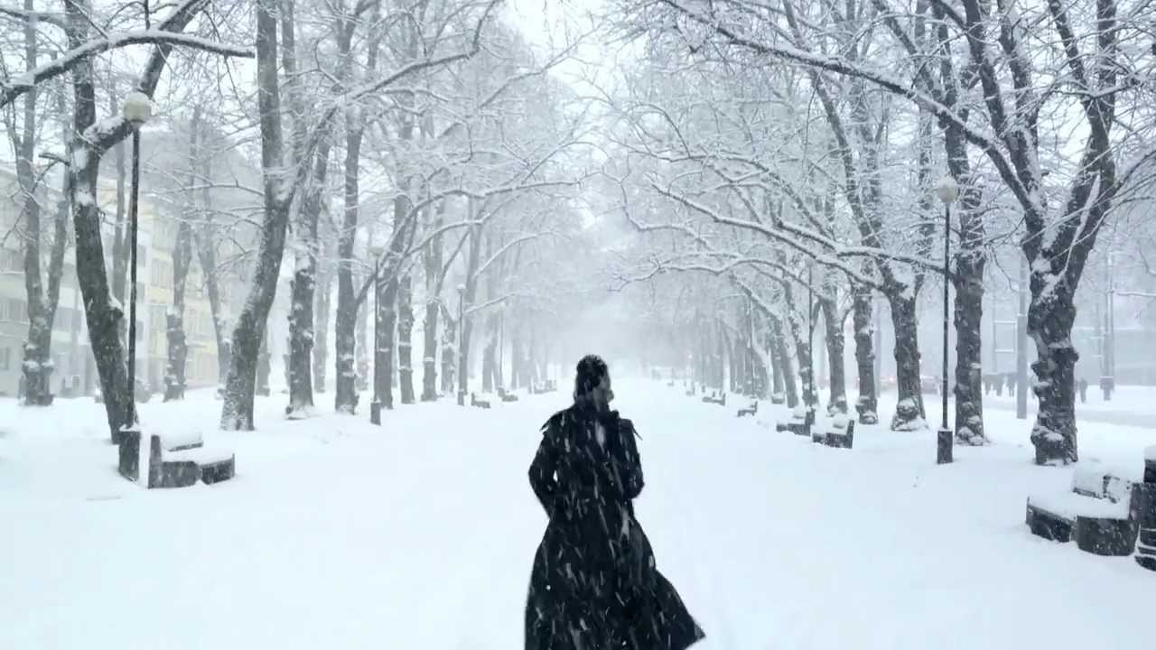 Падает снег адамо на французском. Salvatore Adamo tombe la neige. Tombe la neige Сальваторе Адамо. Neige французский музыкант.