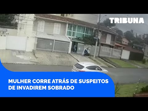 Vídeo mostra mulher atrás de suspeitos de invadirem sobrado em Curitiba