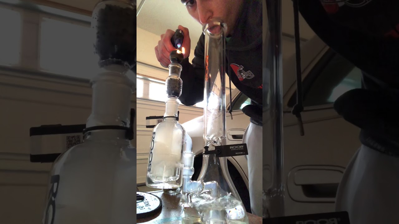 18 inch Roor Tech Beaker with Roor Tech Ashcatcher and Hoss Carbon Filter rip