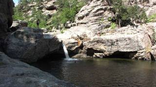 guys jump off cliffs at hippy hole