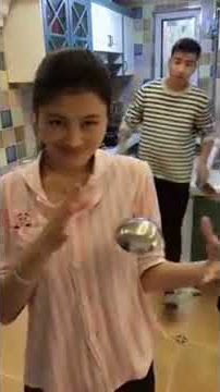 Ketika cewek cantik belajar main sulap, hasilnya......???