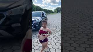 Todos Dando Encima Da Mini Moça