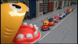 슈퍼윙스 10대 비행기 거대 상어 입속으로 장난감 놀이 Super Wings 10 airplanes Enter Shark Mouth toys play screenshot 3