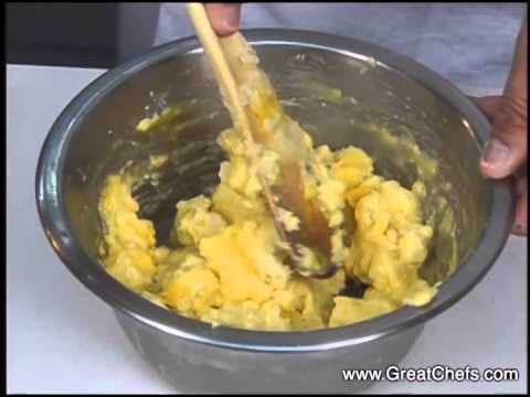 Video: How To Cook Potato Pancakes With Salmon Caviar