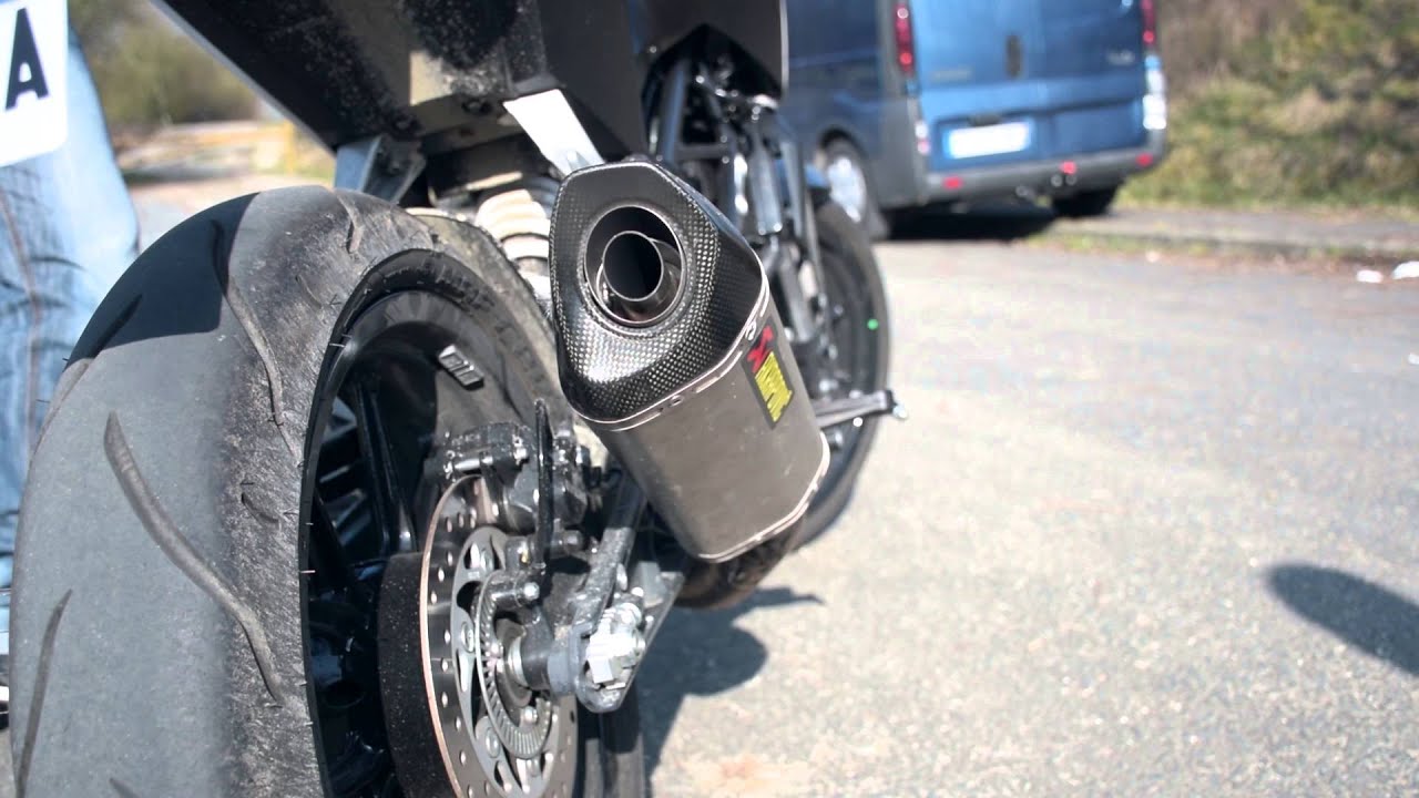 KTM Duke 125 Akrapovic Exhaust Sound - YouTube