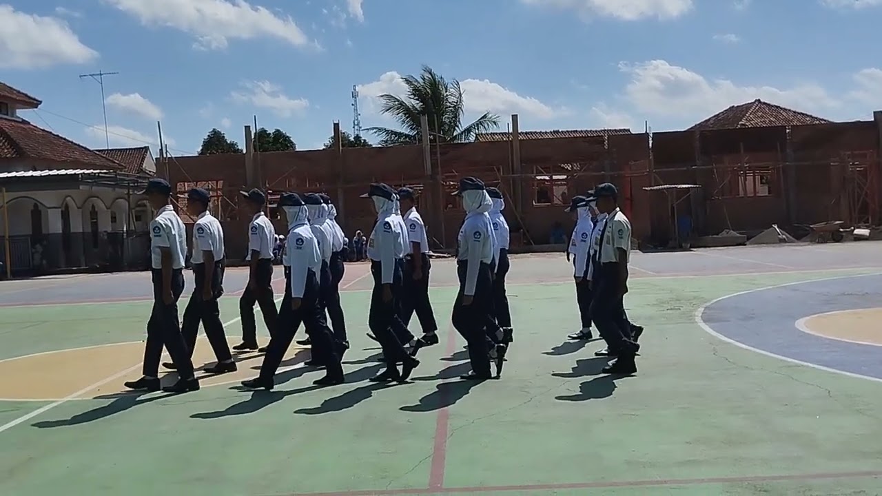 Aksi Paskibra SMP Negeri 1 Banjarsari pada MPLS Tahun Pelajaran 2023/2024. Keren pokona mah.