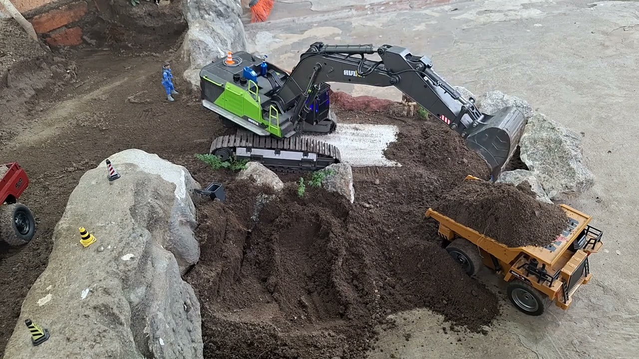 Excavator 93 & truck .....operadores e ação 