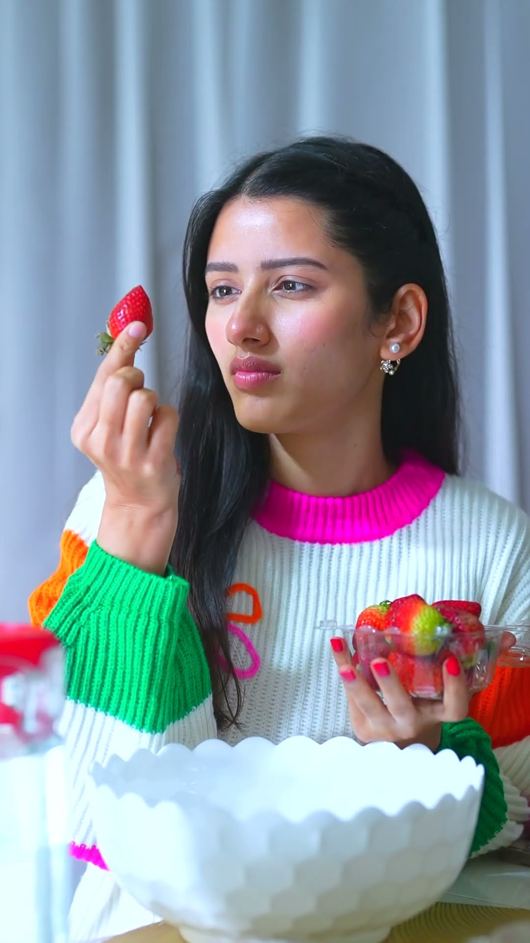 Strawberry Khane Ka Asli Tareeka ? #trending #neetubisht #lakhneet #youtubeshorts