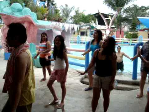 led by RR Olandez, DZXL staffs created a dance number for the seminar-puting at Jeds Island resort on November 15-16 2008.