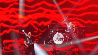 Fall Out Boy - 12 - Thnks fr + I don't care + Speech + Centuries 20151020 22:14