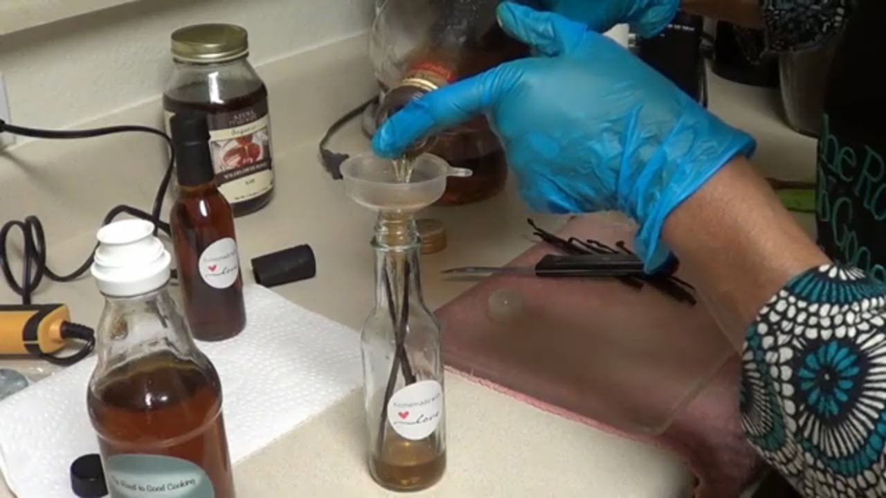 Making Homemade Vanilla Extract 