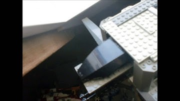 Lego Half-Life: Gordon on the top of combine industries