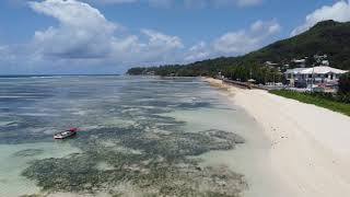 Сейшелы остров Маэ - пляж Aux Pins в Индийском океане